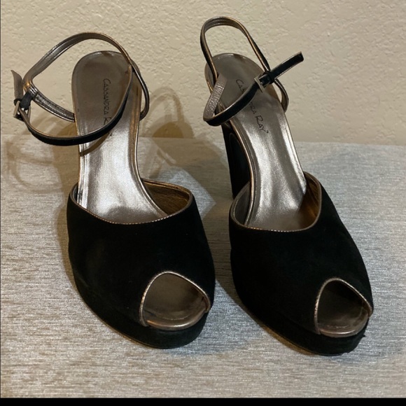 Velvet peek-a-boo sexy heels! - Picture 2 of 6